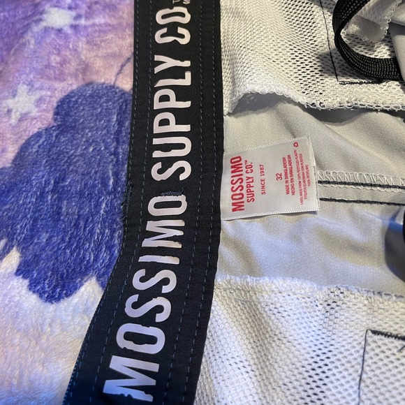 Mossimo Supply Co. Men’s Board Shorts - Picture 7 of 7
